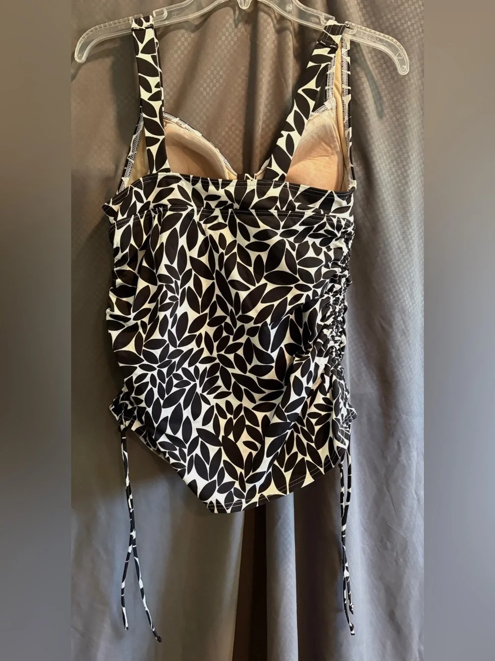 Lands End Women’s Tankini Top, B&W Petal Pattern w/Side String Ruching; Size 8D